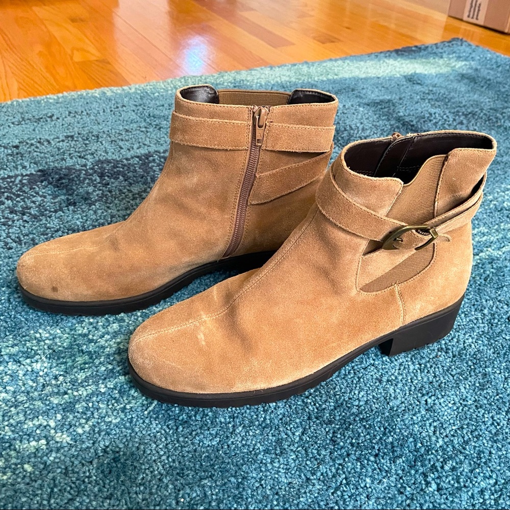 Aerosoles Womens boots, size 9.5